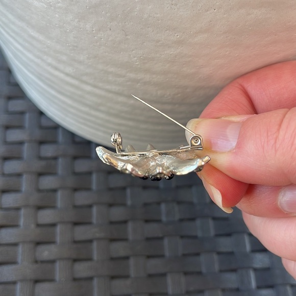 Vintage Flower Broach - Picture 10 of 10